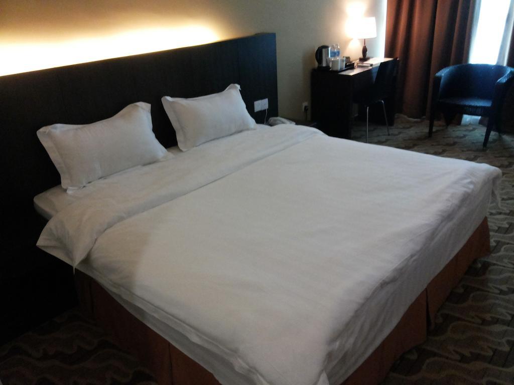 Eminent Hotel 2*