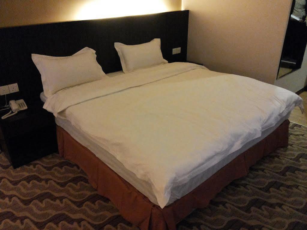 Eminent Hotel 2*
